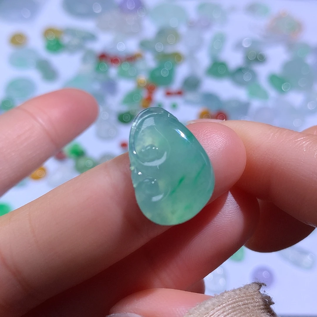 翡翠颈饰未镶嵌如意