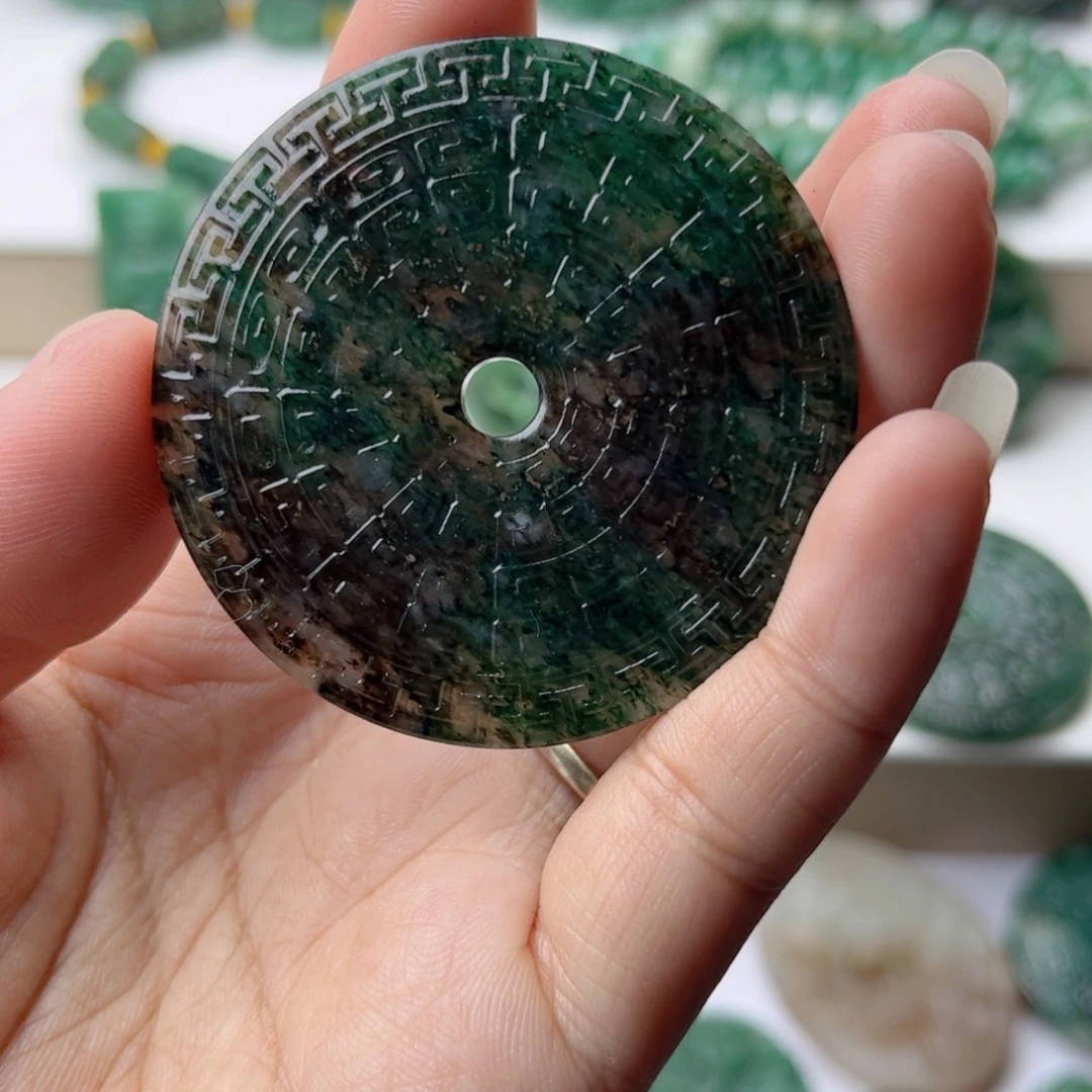 独山玉未镶嵌挂件