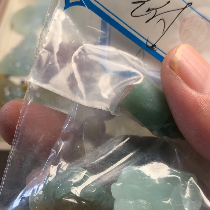 雪***迩翡翠未镶嵌颈饰翡翠