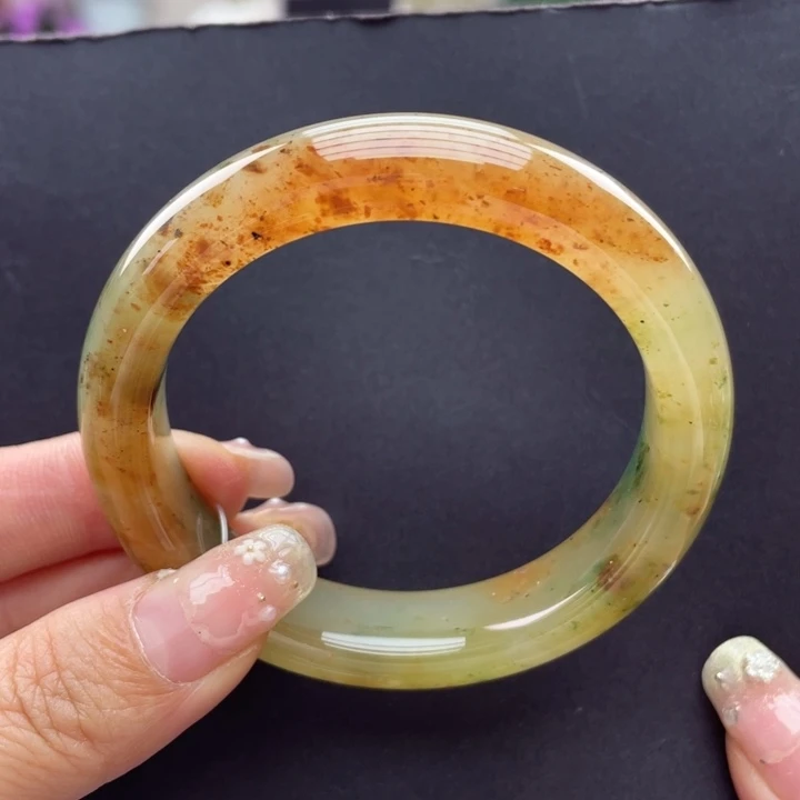 未镶嵌手镯石英质玉