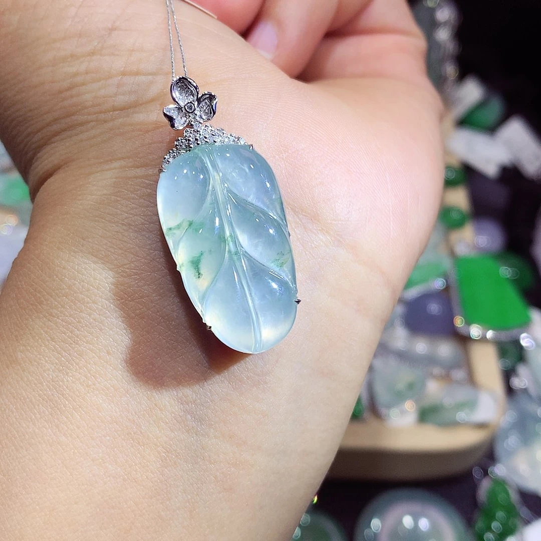 翡翠18K金镶嵌颈饰