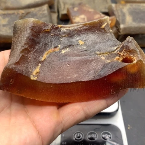 只买单纯的吊坠，没带链子，属的性质。皮质赵*