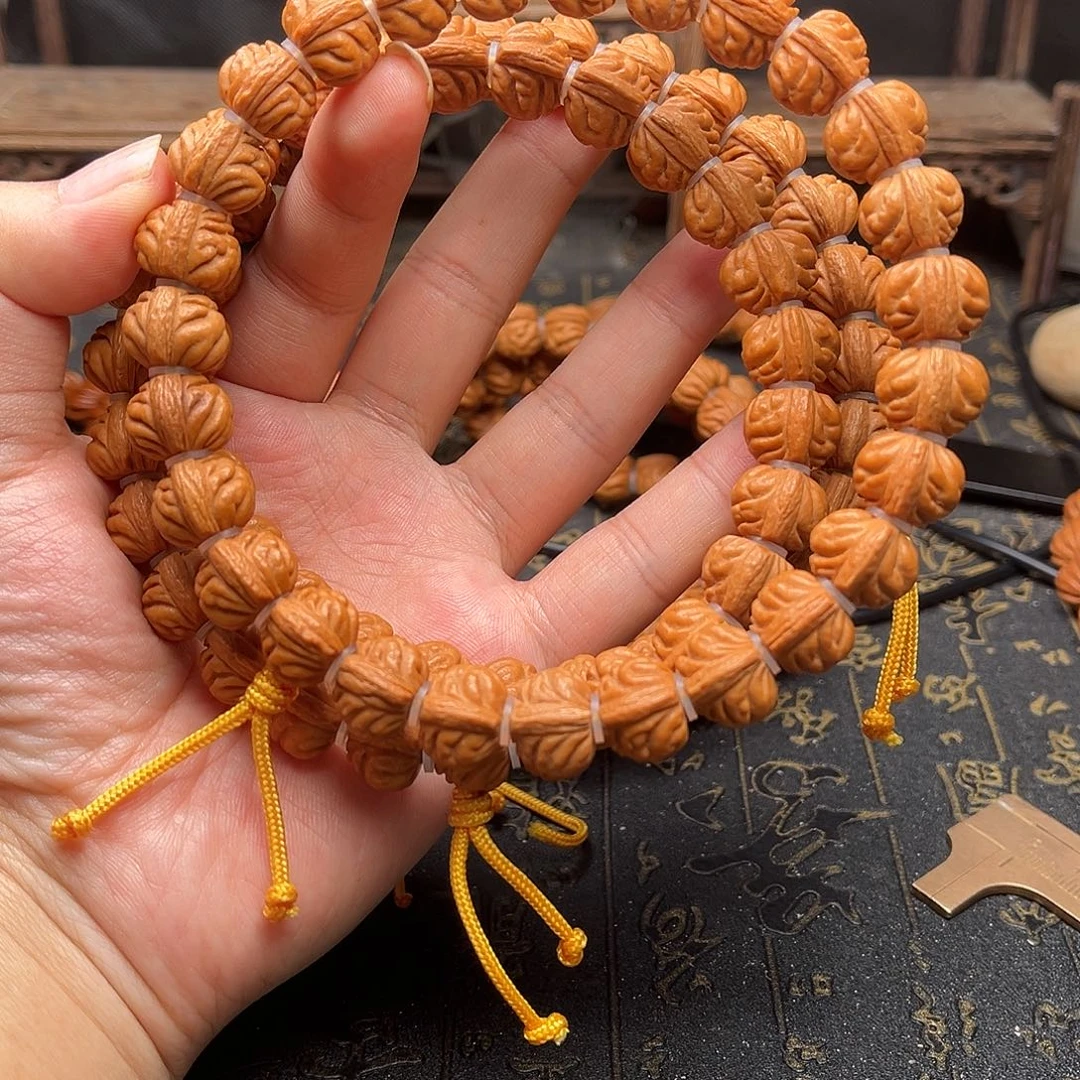 桃核吊坠小金豆手持