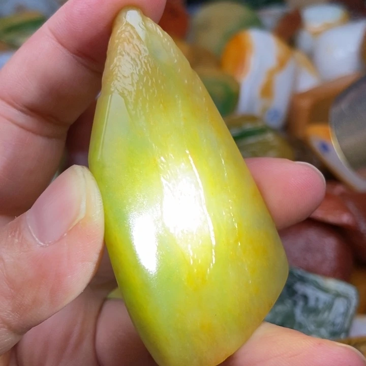 翡翠未镶嵌颈饰缅甸的