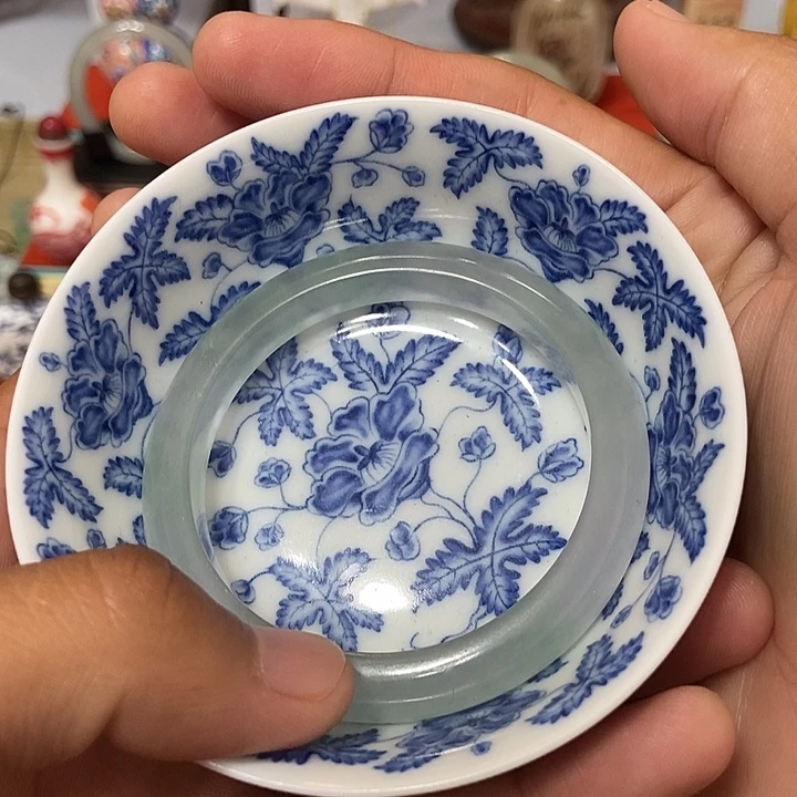 ъ***董摆件青花笔锋浓转淡出