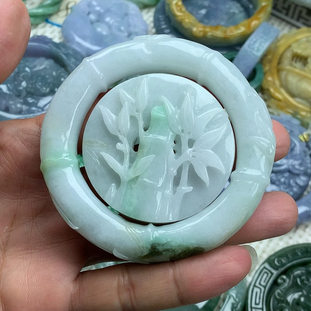 翡翠未镶嵌手镯雕花手镯