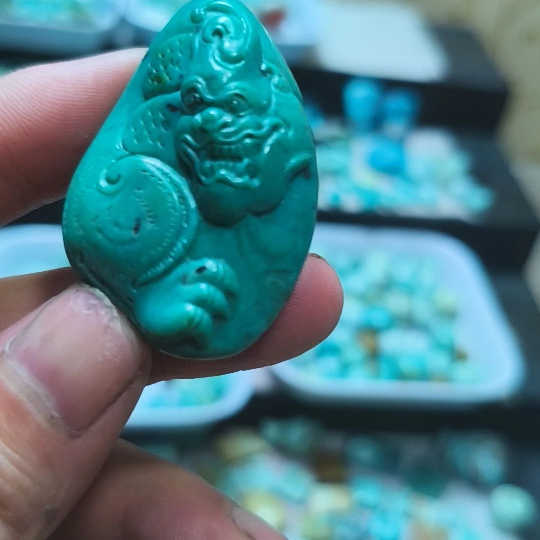 合金绿松石颈饰雕刻件