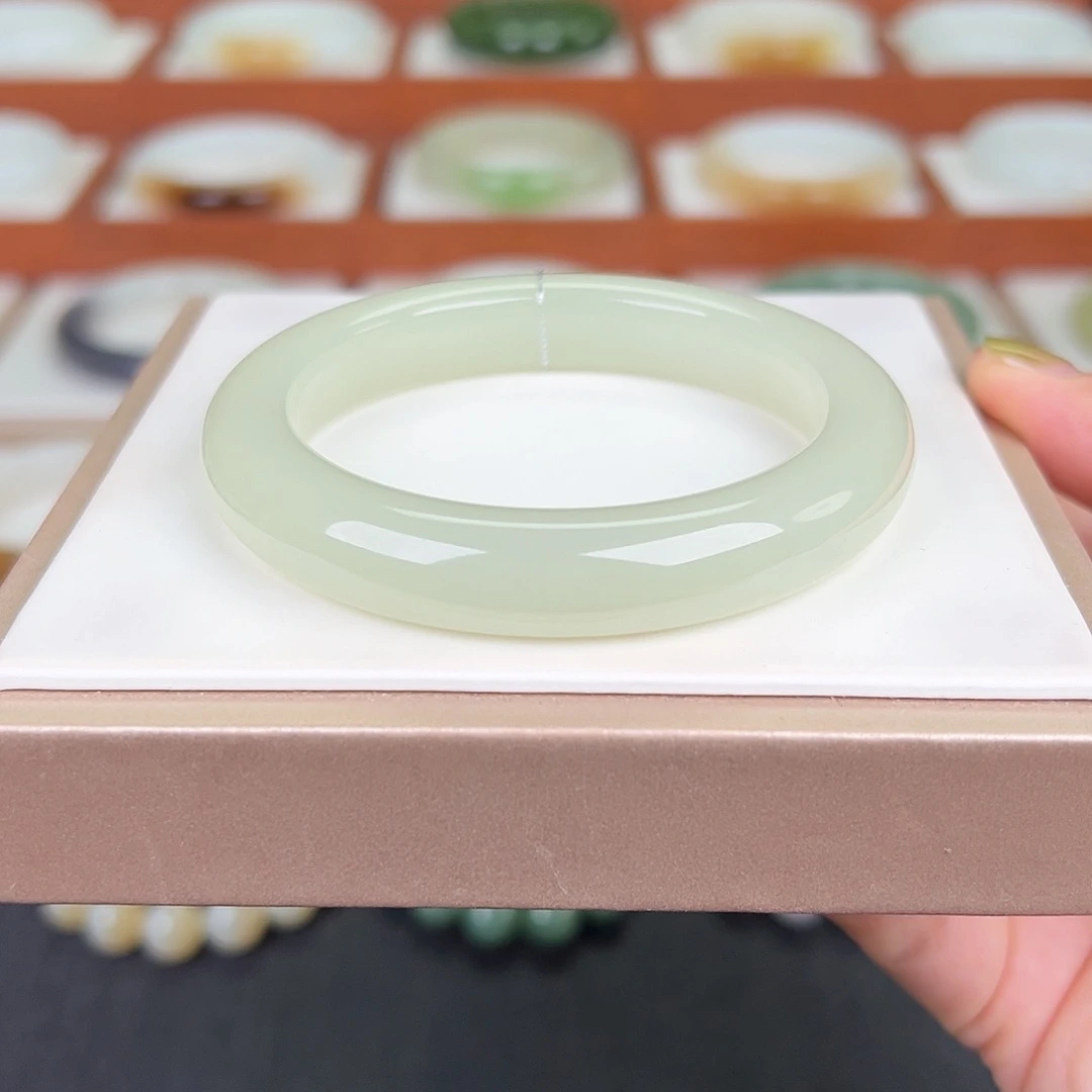 和田玉手镯未镶嵌和田玉蜂蜜水手镯