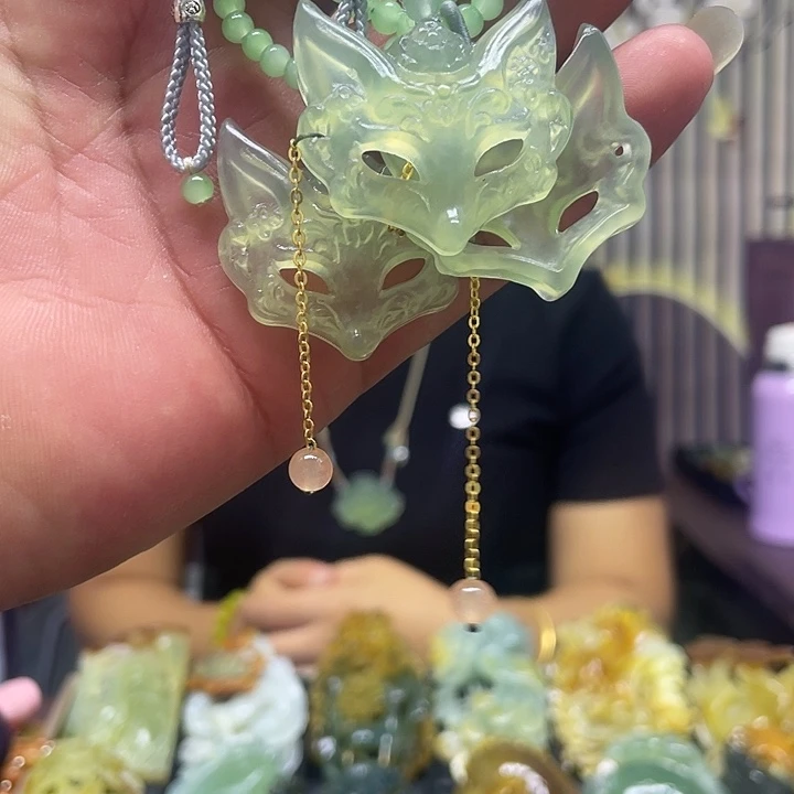 未镶嵌蛇纹石玉颈饰