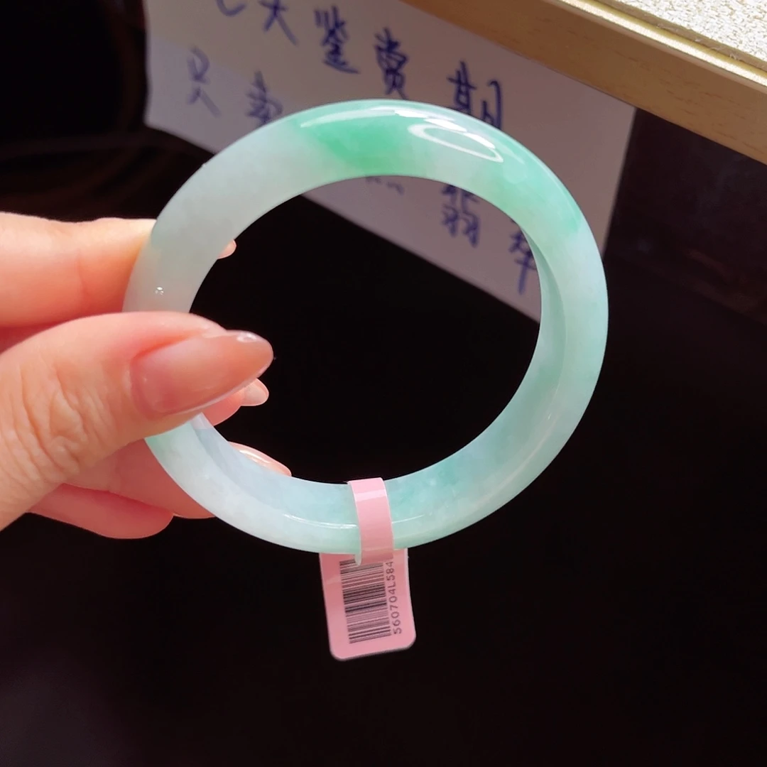 翡翠手镯未镶嵌手镯