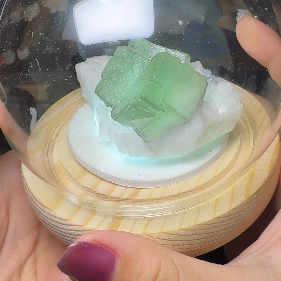 石材绿萤水晶水晶球