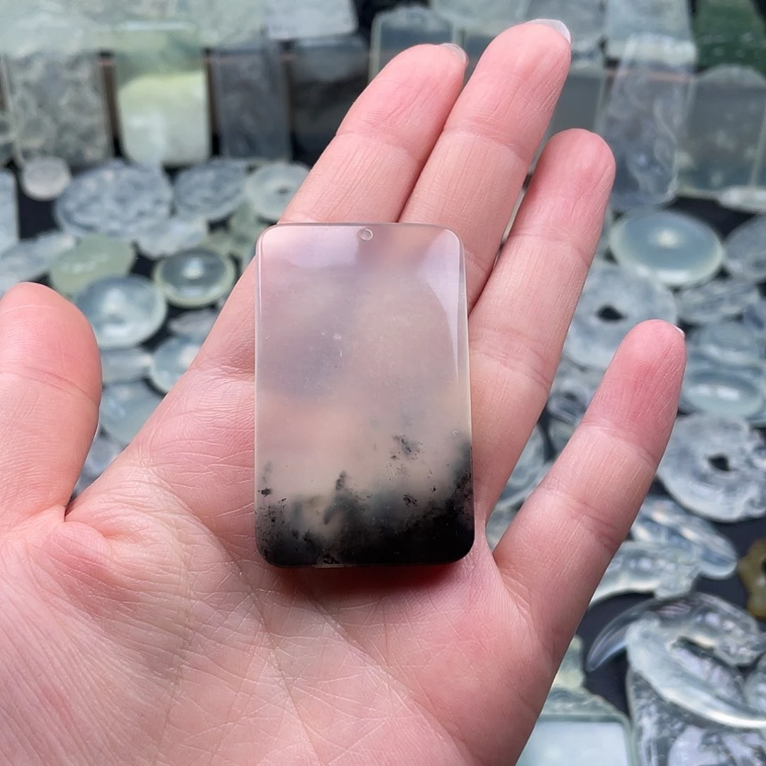 岫玉未镶嵌颈饰无事牌