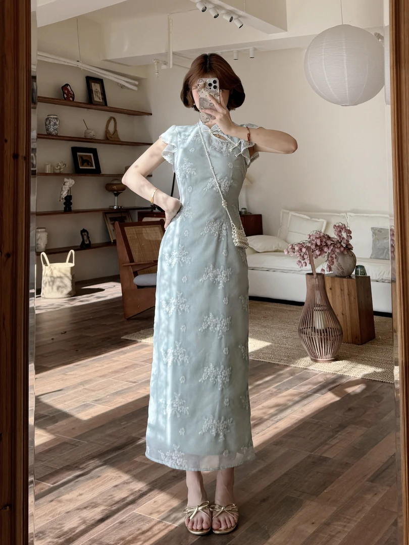 蕾英俊-清光遥-夏季新中式小飞袖立领柳叶形盘扣珠扣旗袍-JF6385