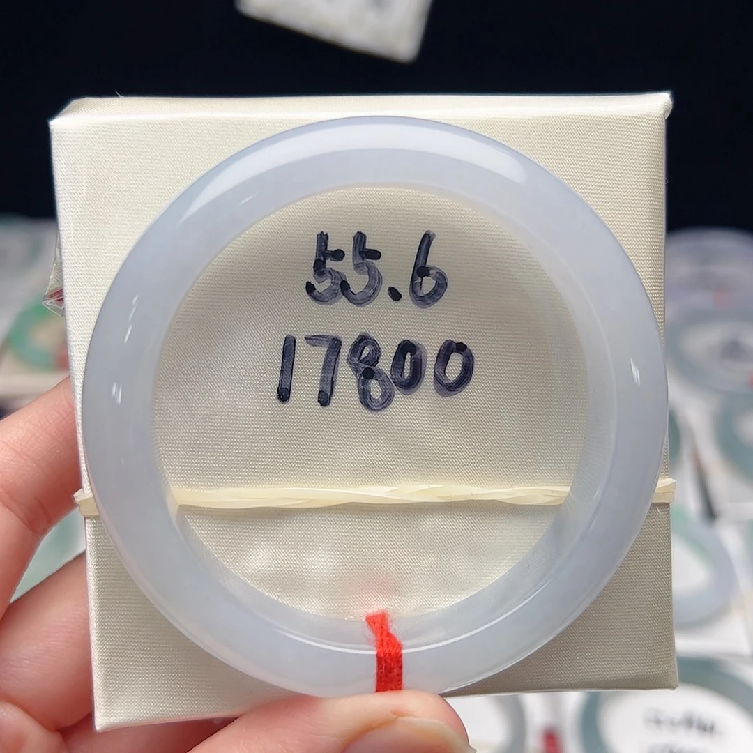 翡翠未镶嵌手镯A货