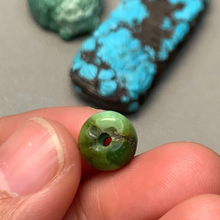 绿松石未镶嵌颈饰