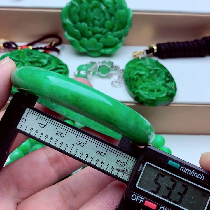 翡翠未镶嵌手镯．．．．．