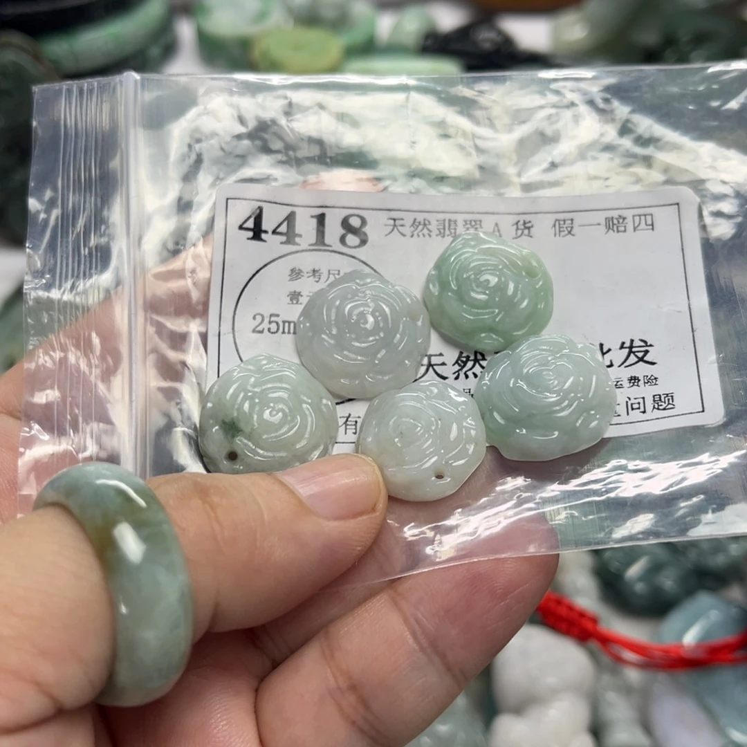 翡翠未镶嵌颈饰4418