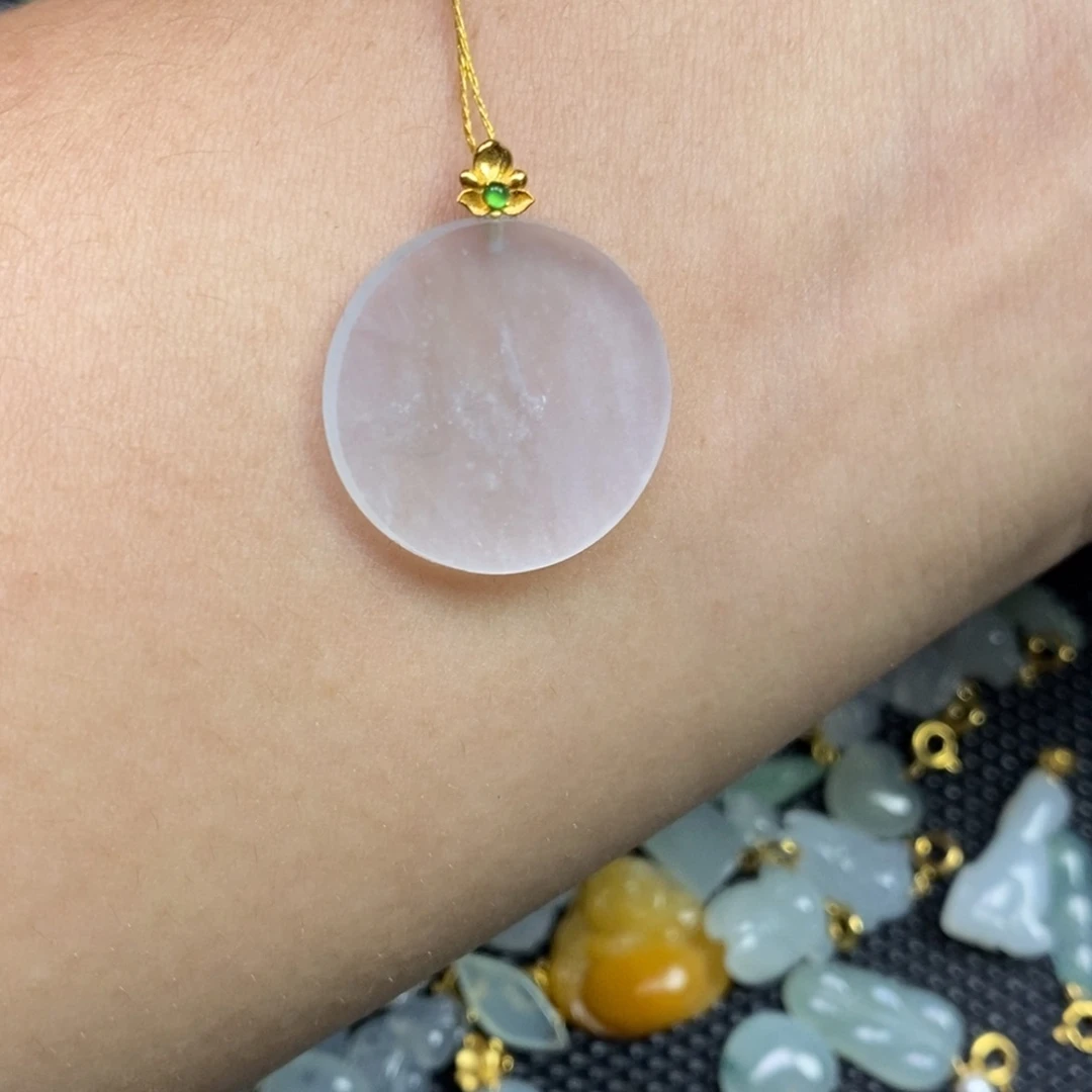 翡翠18K金镶嵌颈饰无事牌