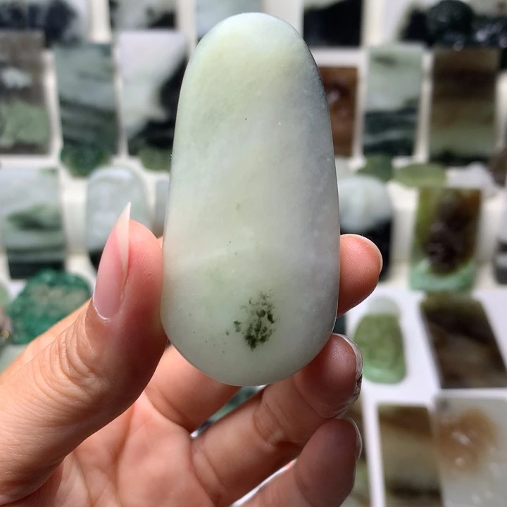 独山玉未镶嵌颈饰