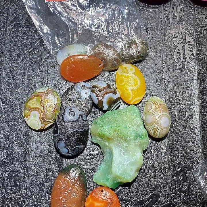 寻***石玛瑙/玉髓颈饰合金