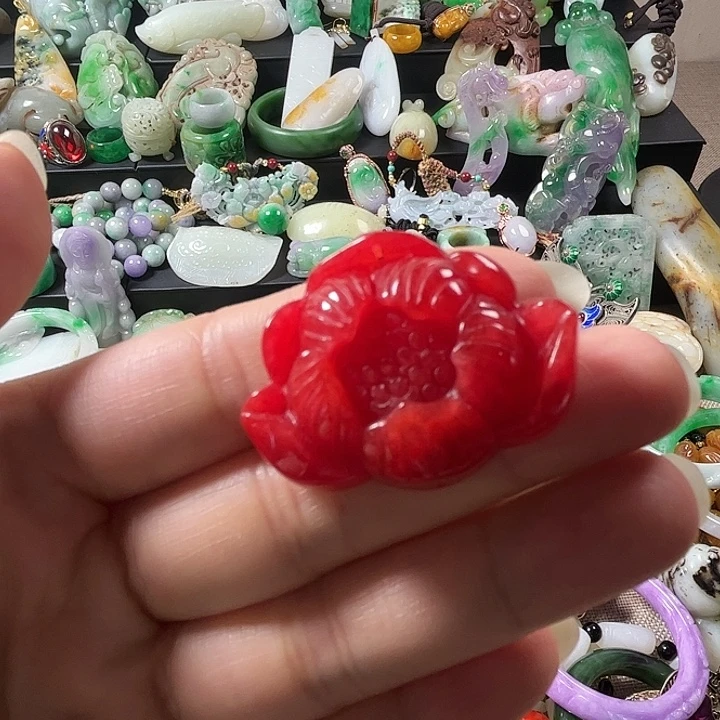 翡翠未镶嵌颈饰翡翠未镶嵌颈饰