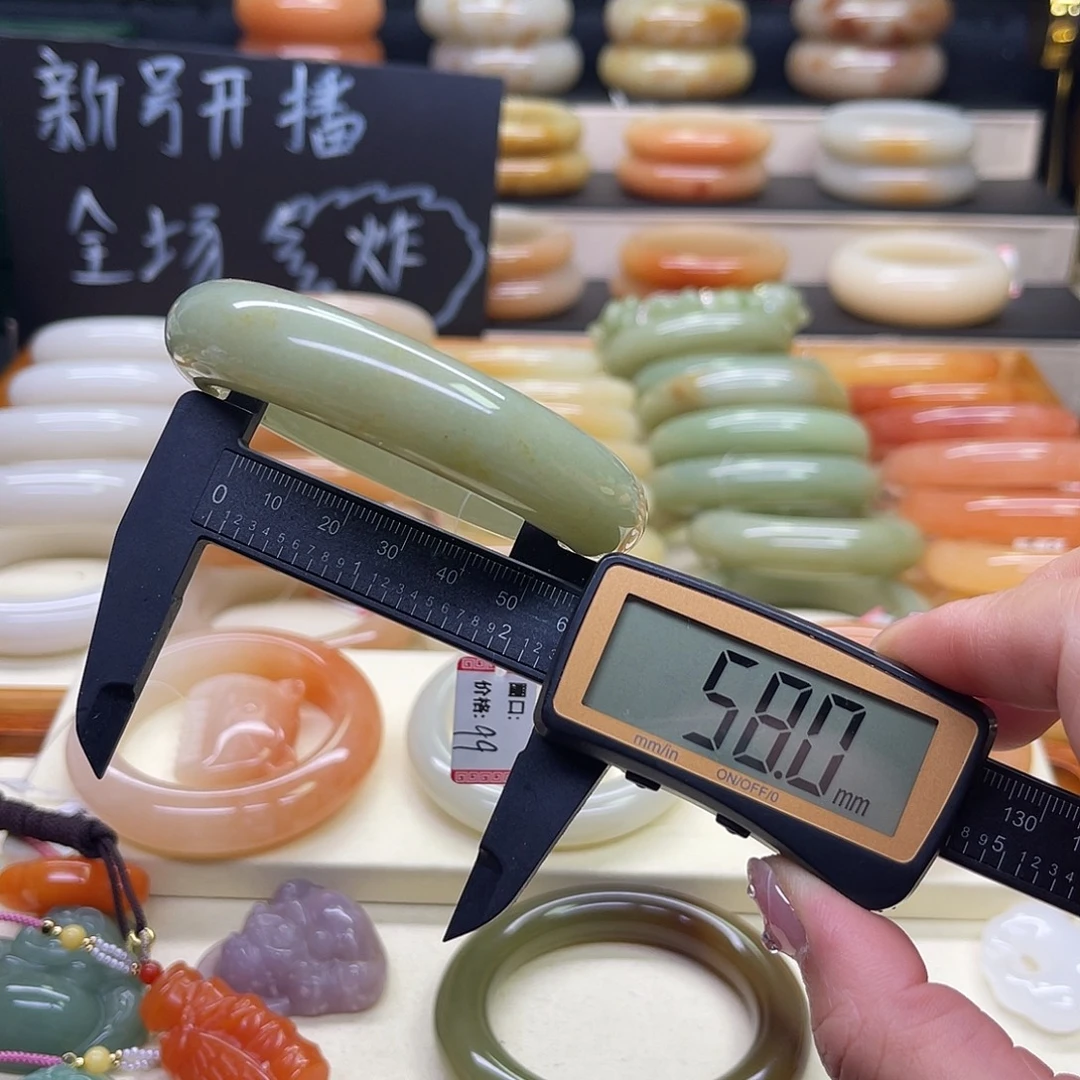 石英质玉未镶嵌手镯