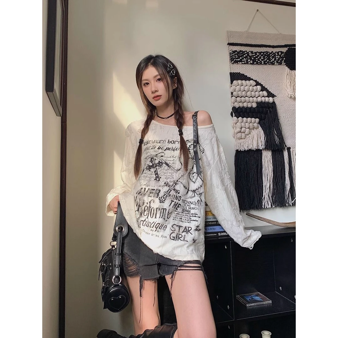 斜肩长袖T恤女早秋露肩罩衫宽松显瘦设计感辣妹上衣时尚百搭夏季