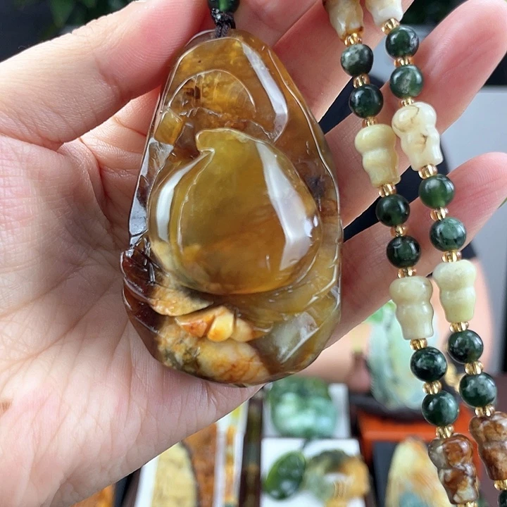 蛇纹石玉未镶嵌颈饰