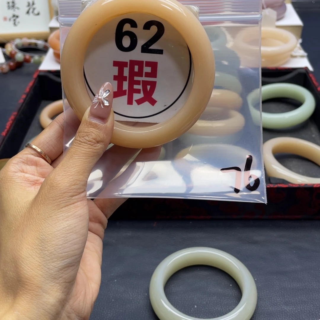 未镶嵌手镯石英岩玉