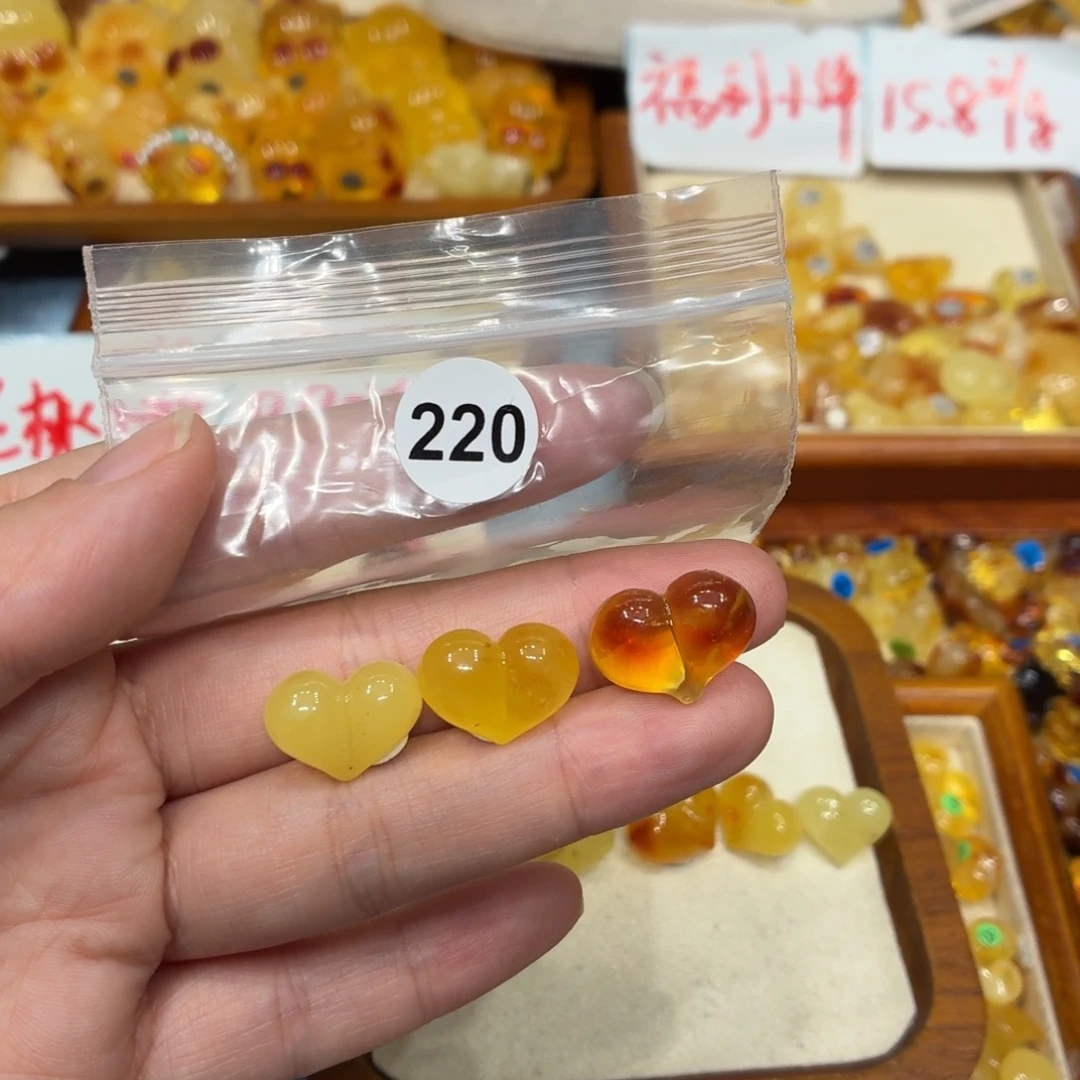 高***孃琥珀未镶嵌珠宝奇石