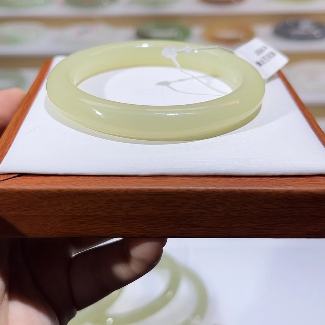 和田玉未镶嵌手镯冰黄口