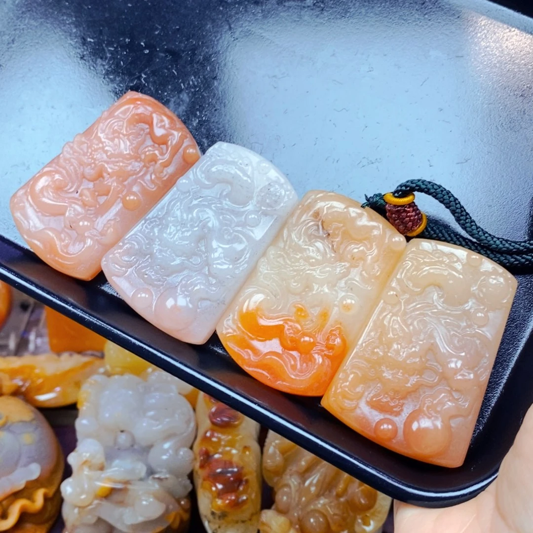 石英质玉（黄龙玉）未镶嵌吊坠(不含链)