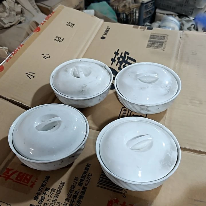 摆件盘子碗茶壶啥都有