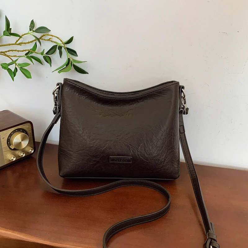 超火流行爆款包包女2025年春夏新款腋下包上班通勤小众单肩斜挎包