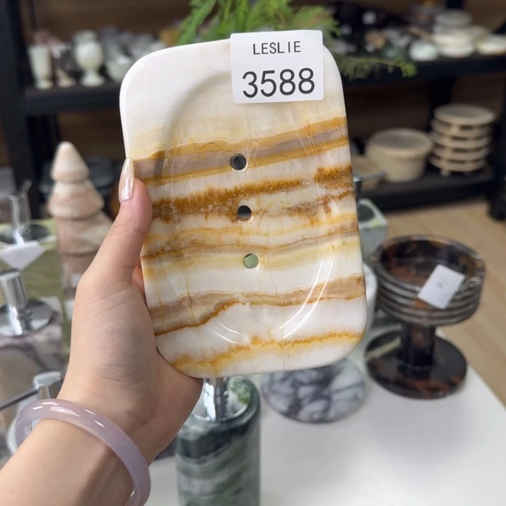 墨***喵3588 鎏金皂托