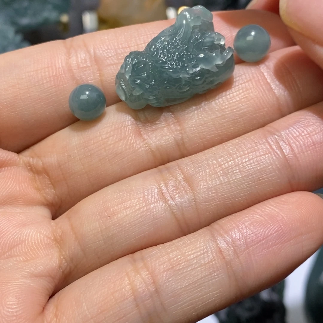 定制翡翠未镶嵌龙头手牌