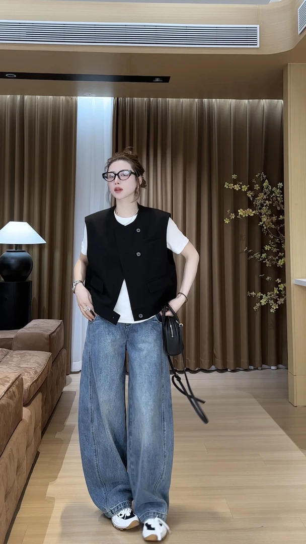 月月不吃鱼2025春款小众设计通勤叠穿休闲百搭西装马甲 2503C850