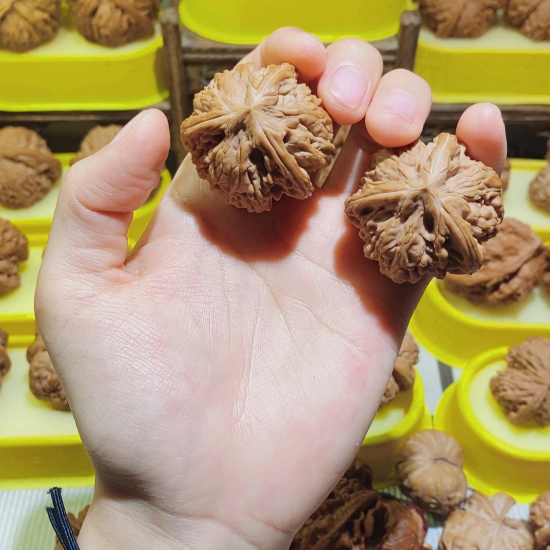 文玩核桃吊坠玉龙粗筋