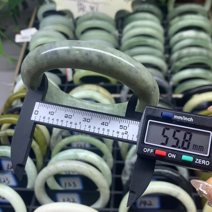 蛇纹石玉未镶嵌手镯122