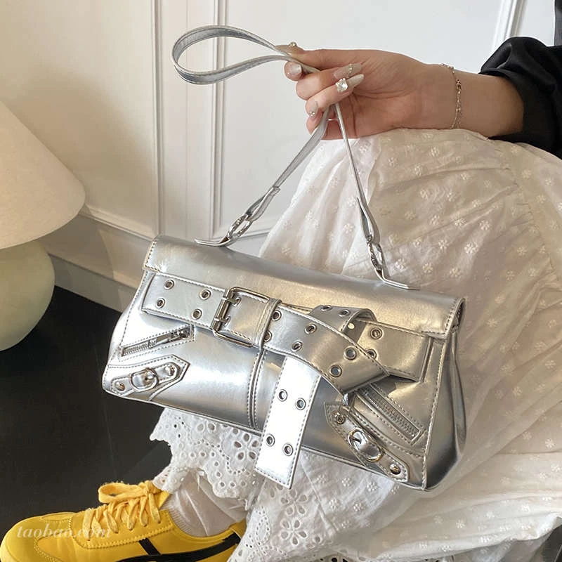 超火小众重工机车包2025新款时尚百搭斜挎包女式单肩腋下包法棍包