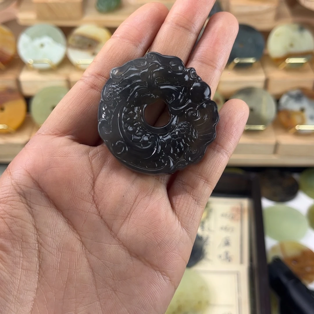 ·***·蛇纹石玉未镶嵌颈饰