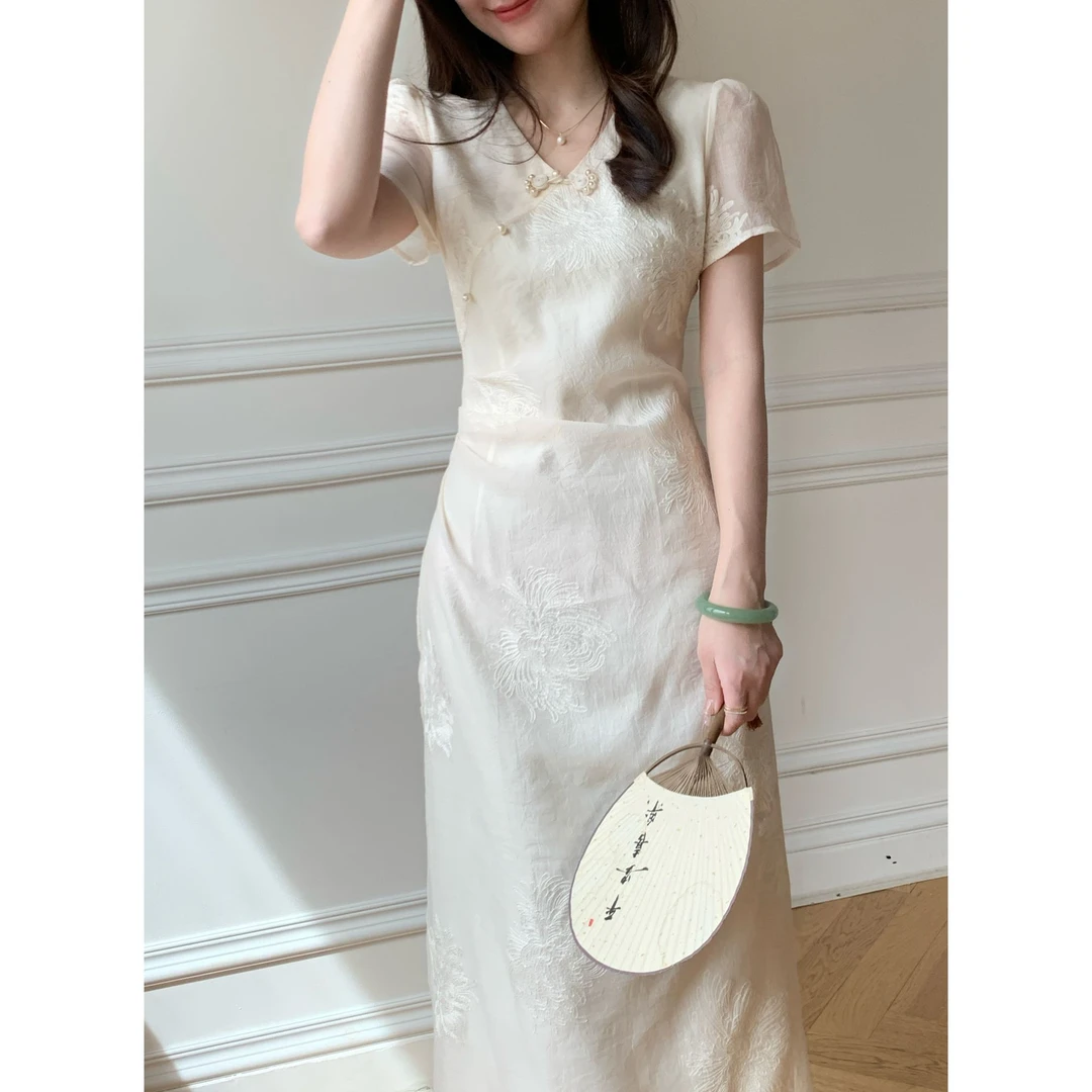 2025夏新新中式国风气质优雅改良旗袍珍珠扣绣花白色连衣裙女长裙