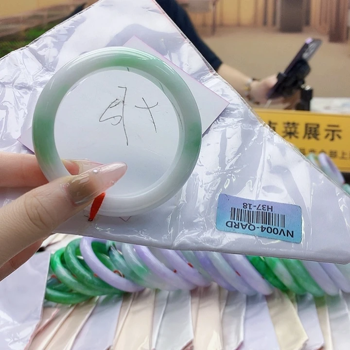 翡翠手镯未镶嵌fhjhgghhhj