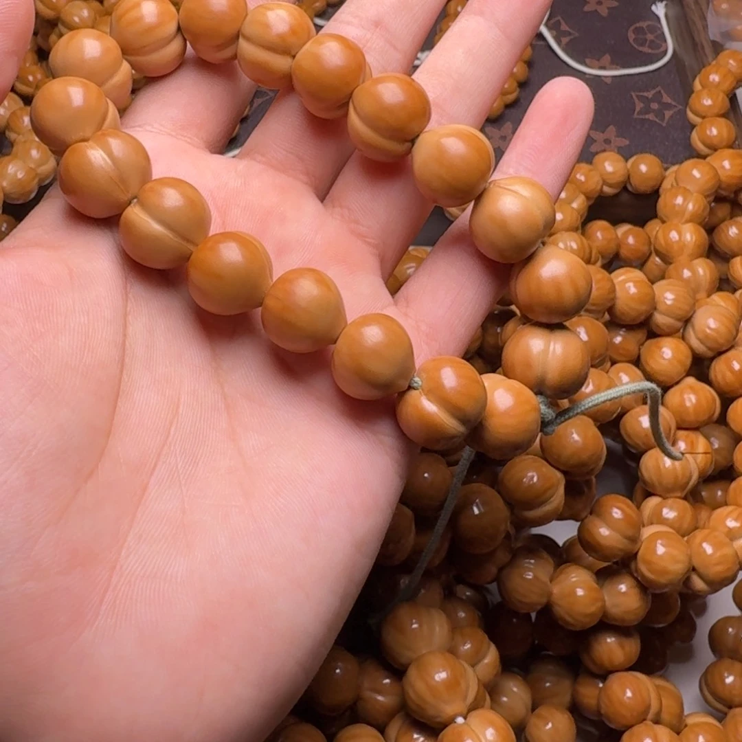 猴头核桃吊坠柯基屁桃