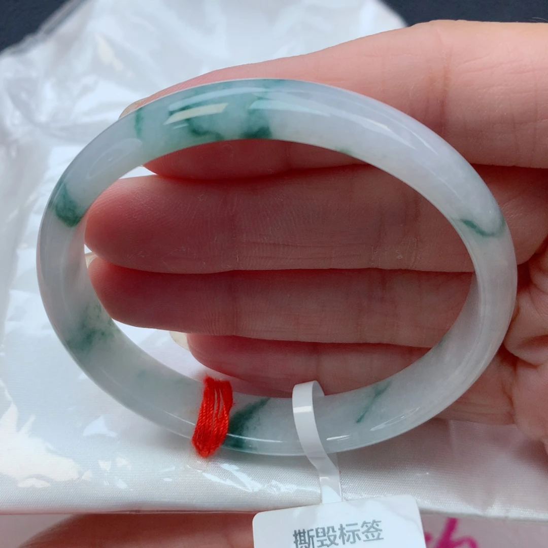 翡翠未镶嵌手镯55贵妃 白底飘绿花福利放漏