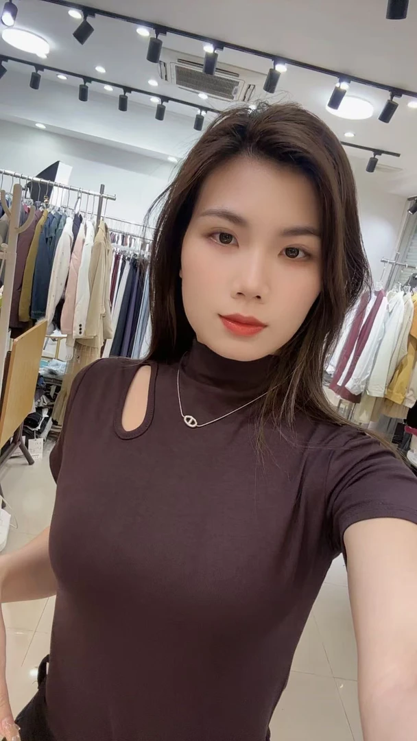 布阁服饰小心机上衣