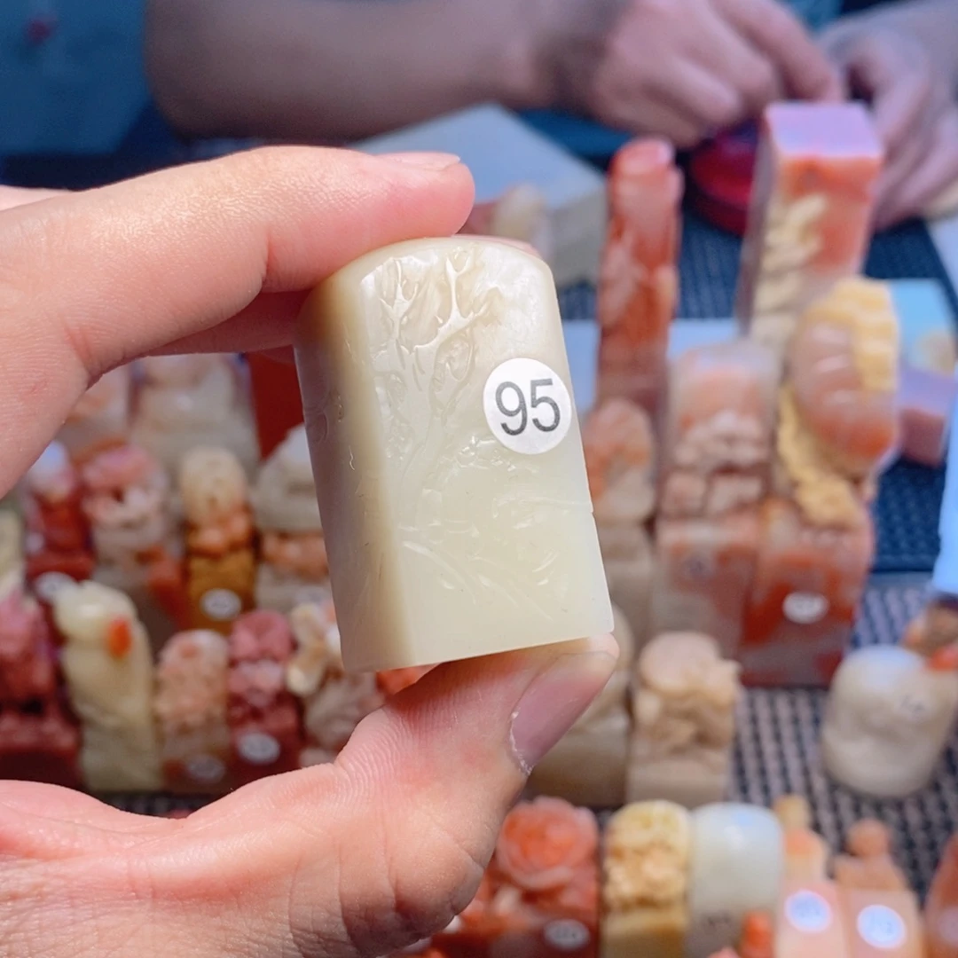 寿山石印石耿*里手工篆刻