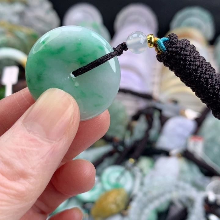 翡翠颈饰未镶嵌吊坠