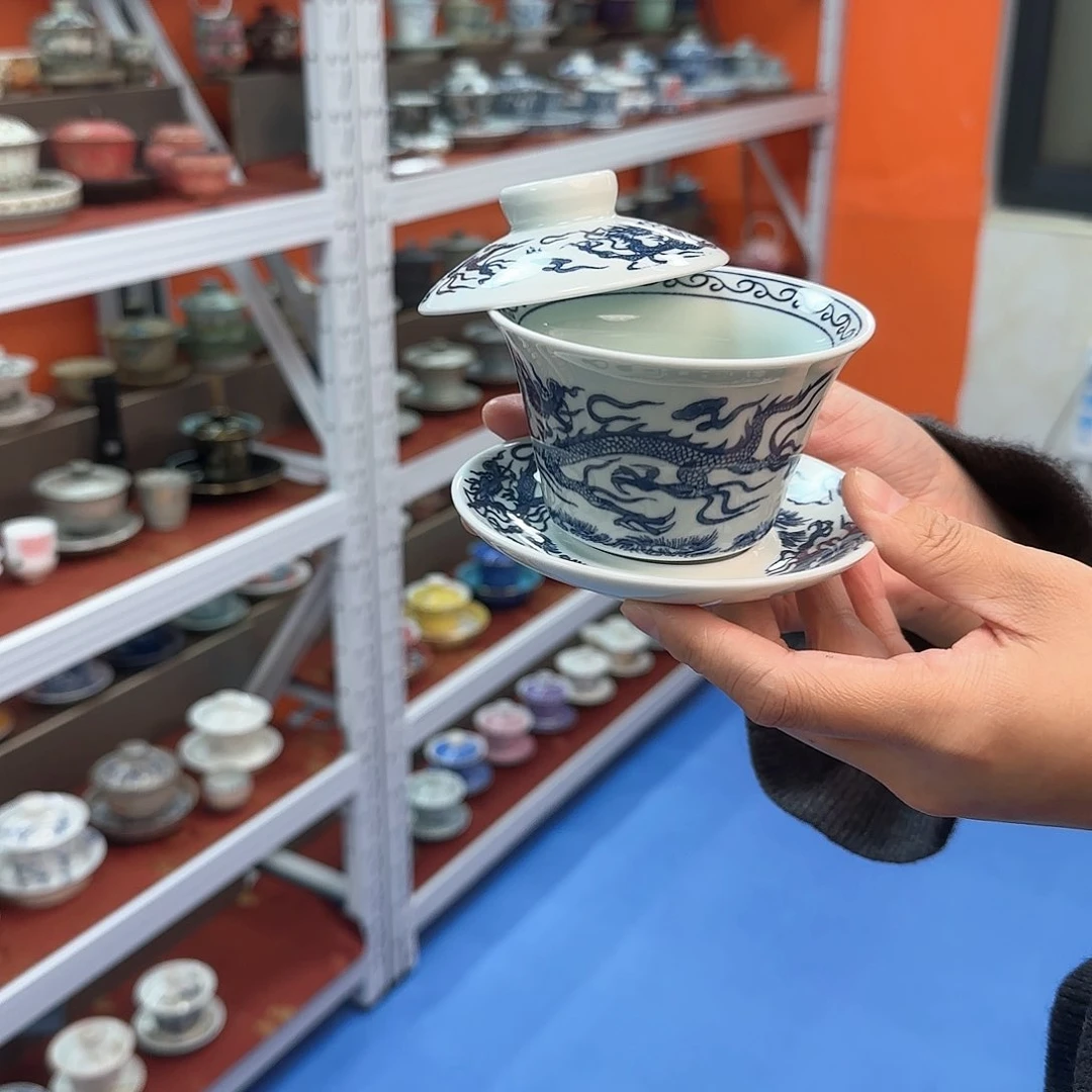 他在这里我很担心她知道