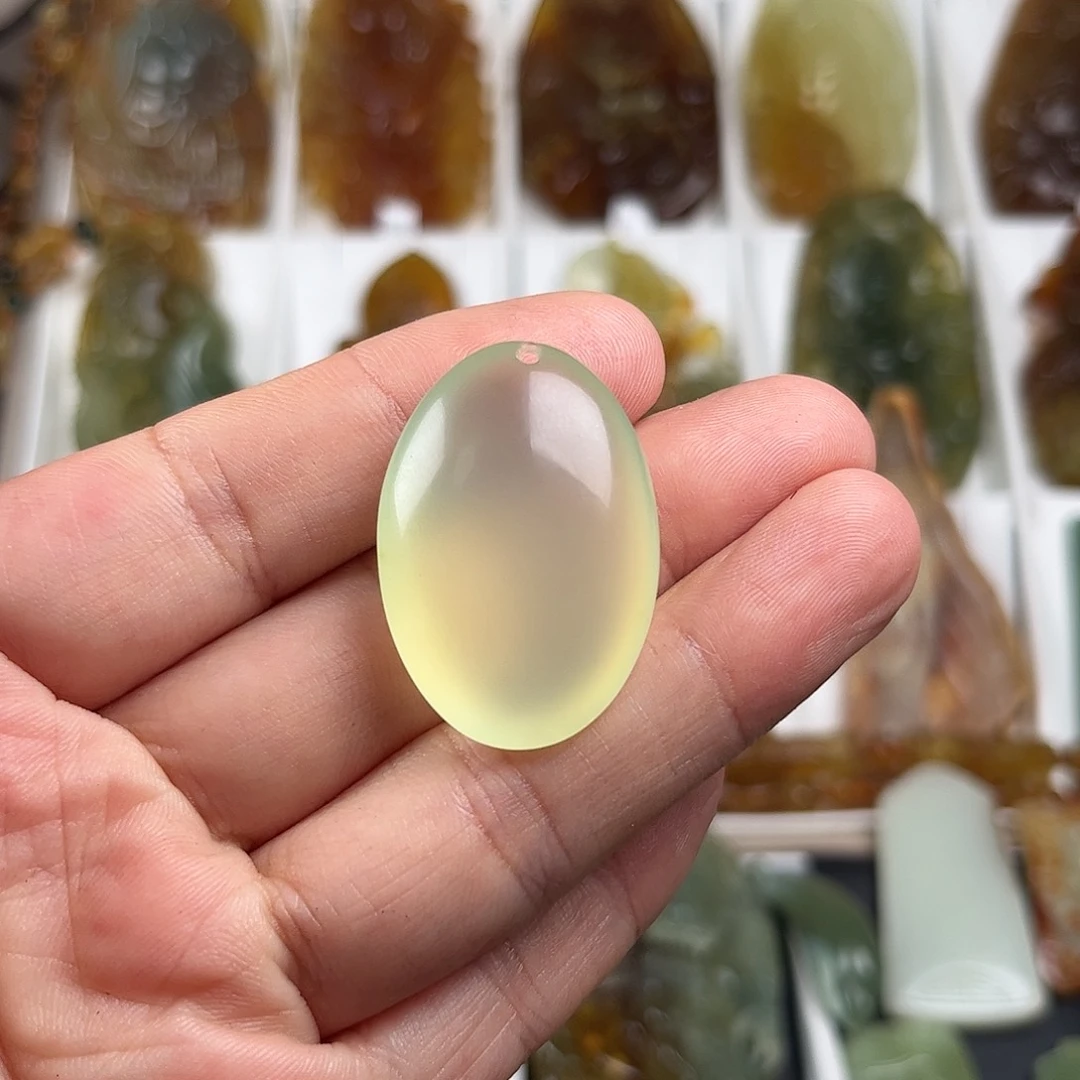 蛇纹石玉未镶嵌颈饰
